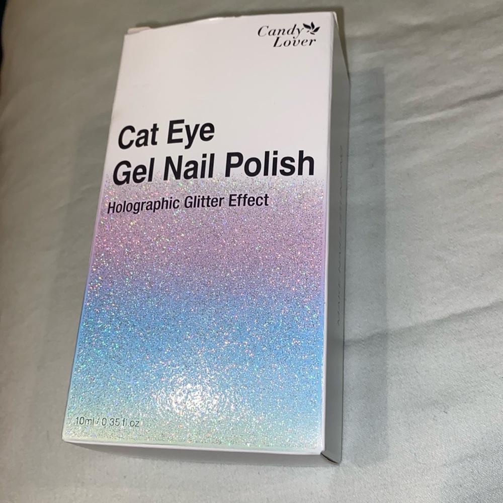 Cat eye gel nail polish